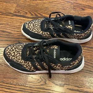 EUC Size 7.5 Retrorun Leopard Print Adidas Sneakers